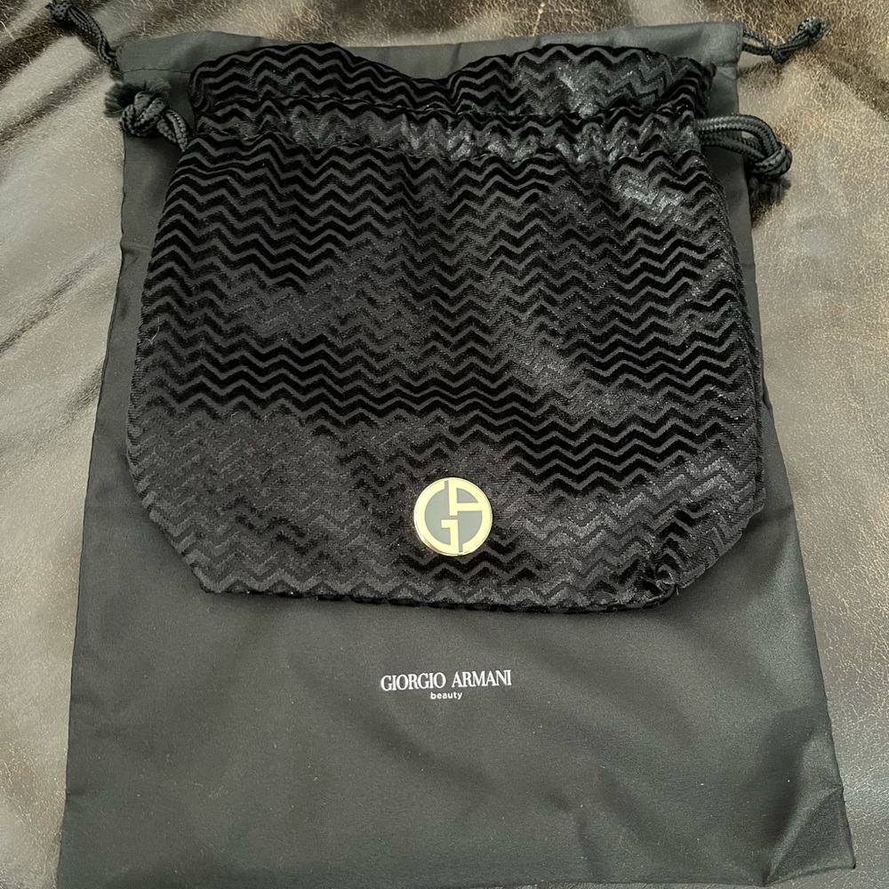 🖤BNWOT GIORGIO ARMANI BLACK VELVET BAG🖤